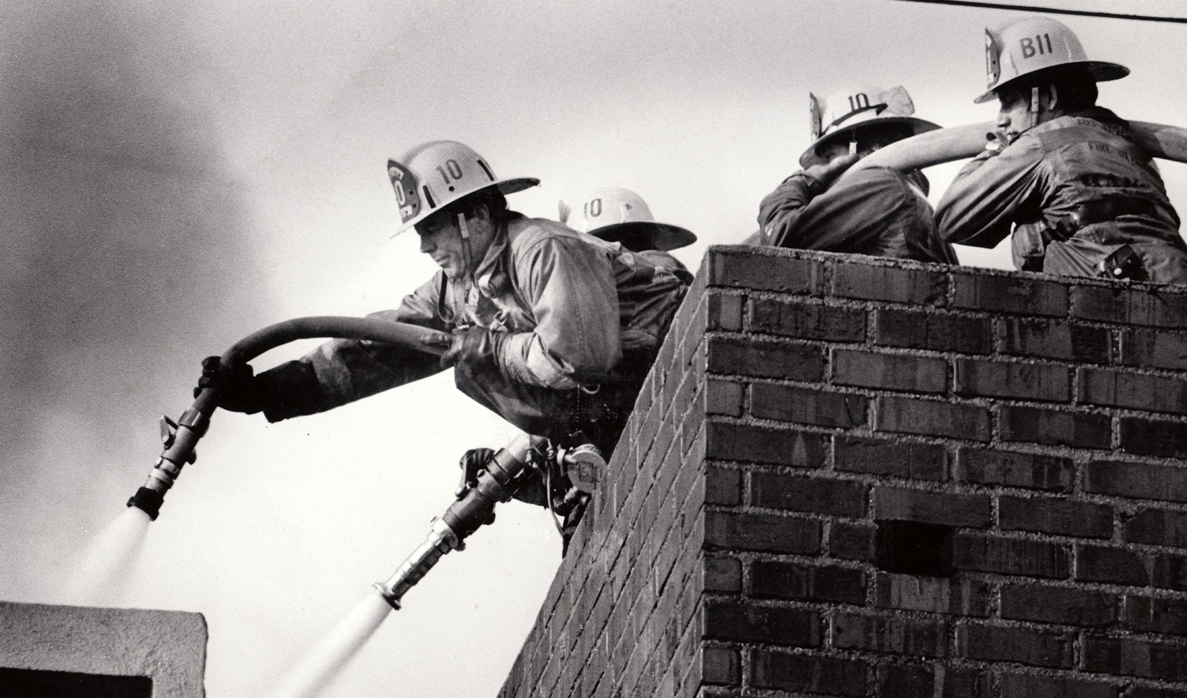 10s in the 70s LAFD Engine No 3 is a old apparatus drawn by 2 white horses
