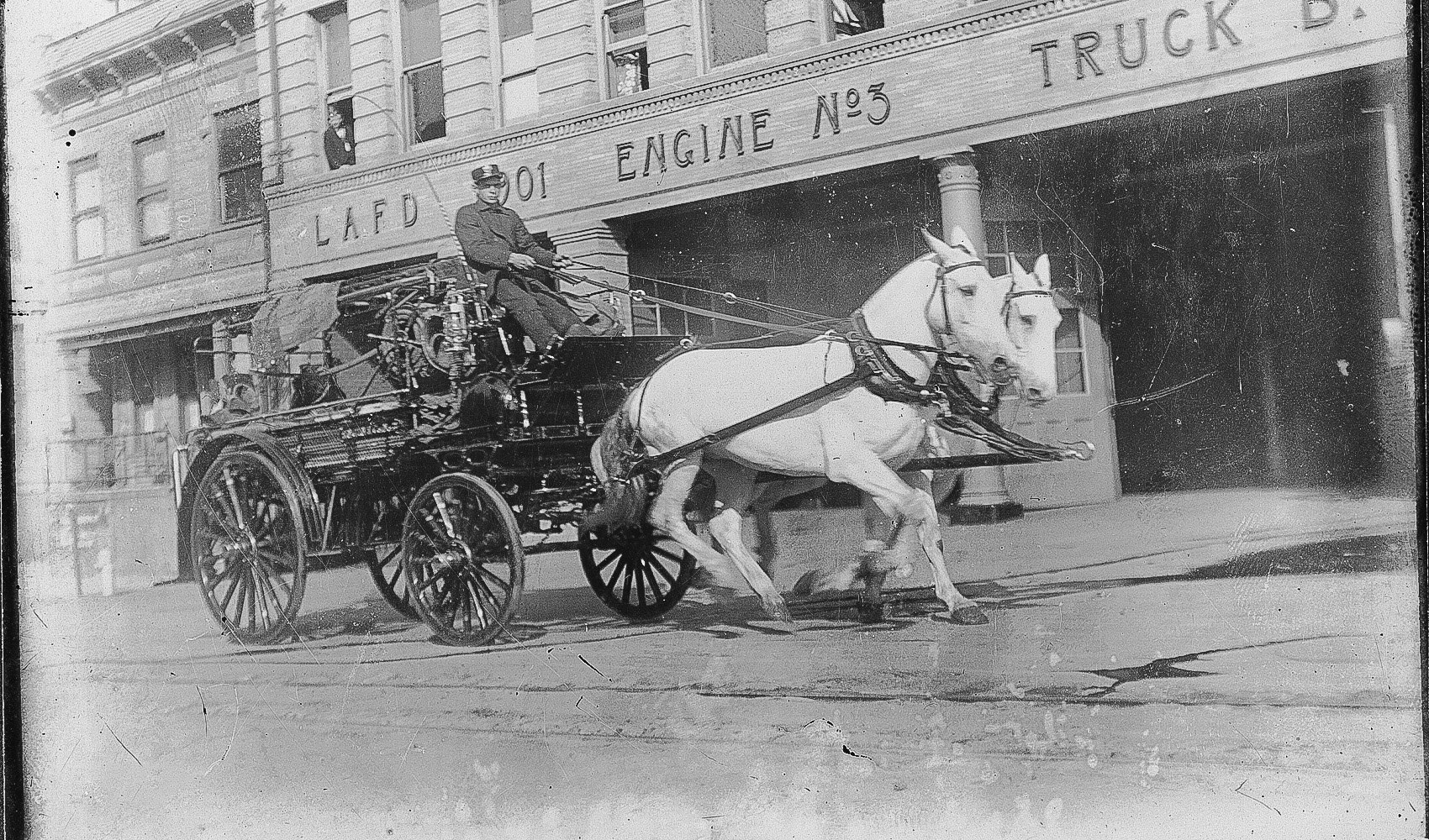 Engine 3 LAFD Engine No 3 is a old apparatus drawn by 2 white horses